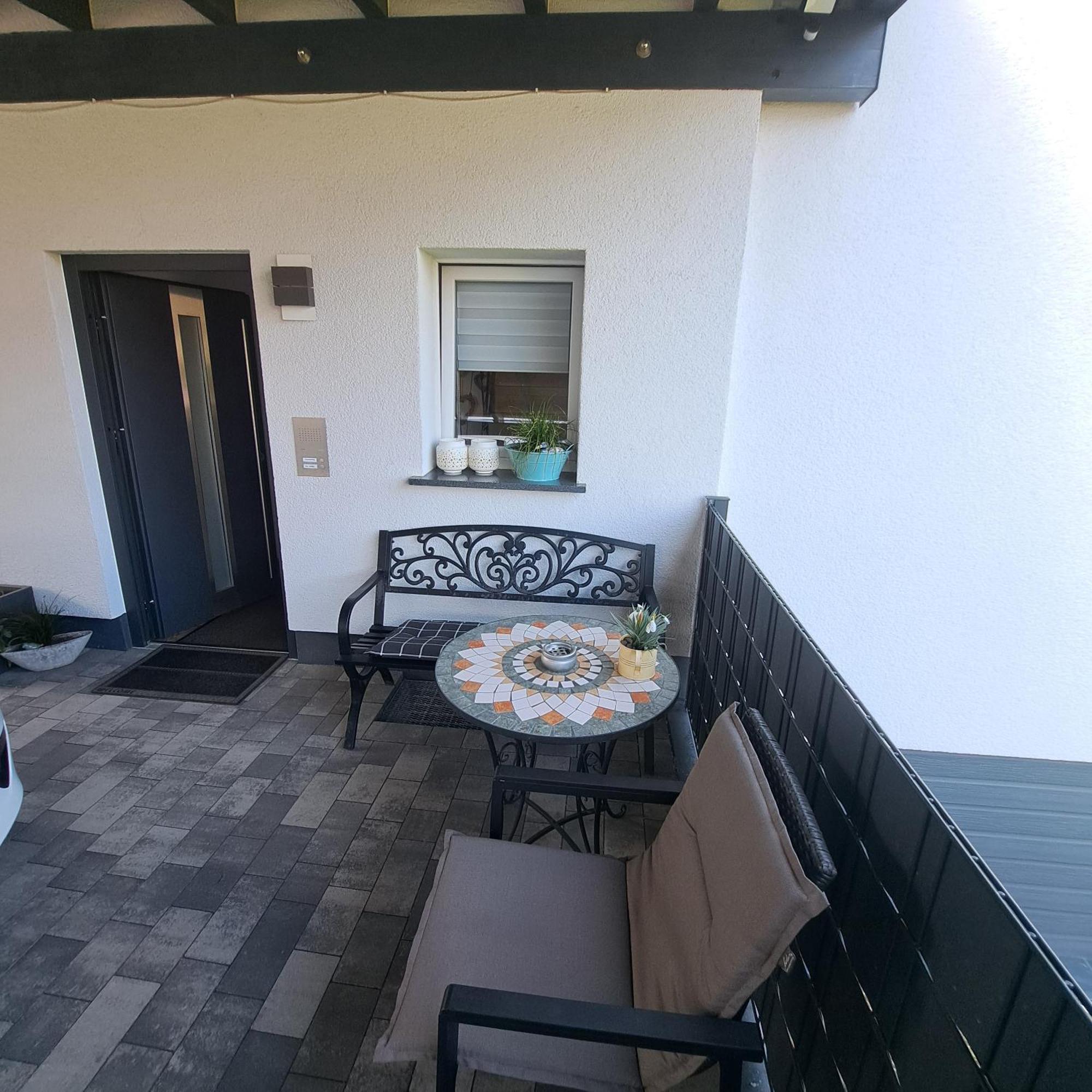 Wunderschoenes 2 Zimmer Apartment Inkl. Parkplatz Asbach  エクステリア 写真
